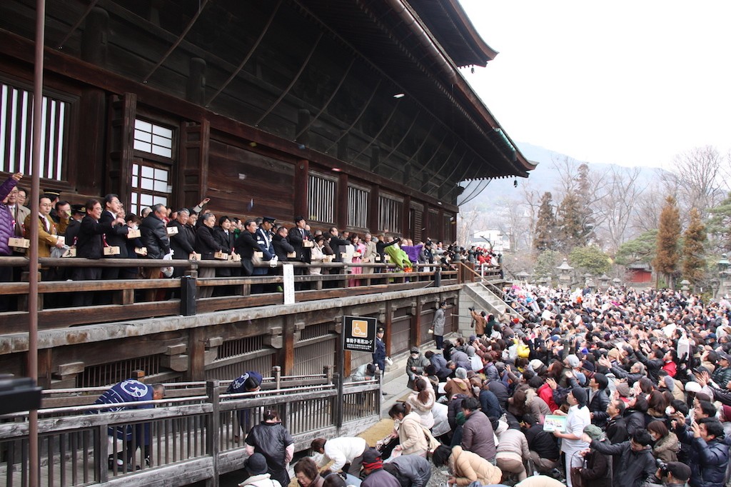 Nagano Setsubun Festival - SNOW MONKEY RESORTS