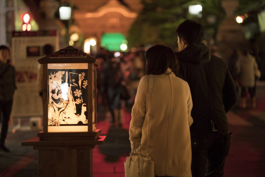 tomyo-lantern-zenkoji