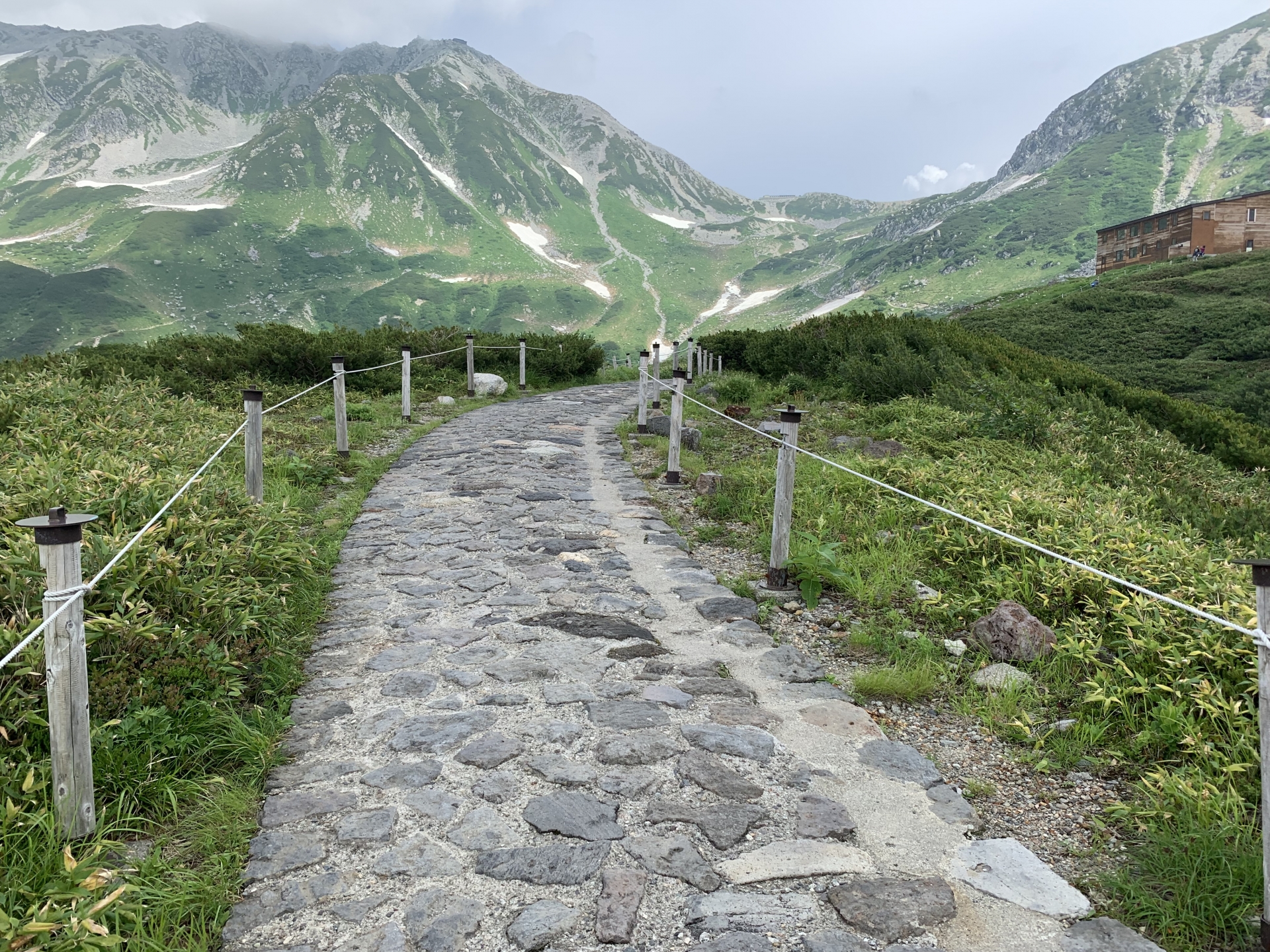 tateyama-kurobe-alpine-route-summer-hiking