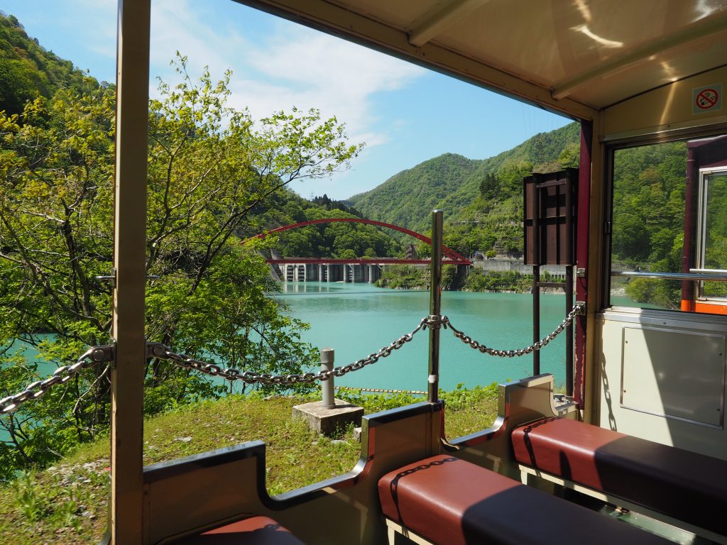 kurobe-gorge-railway-toyama