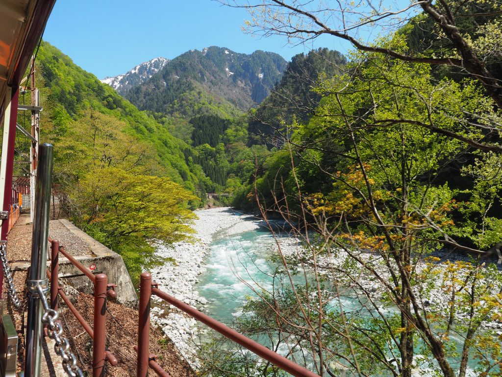 kurobe-gorge-railway-toyama