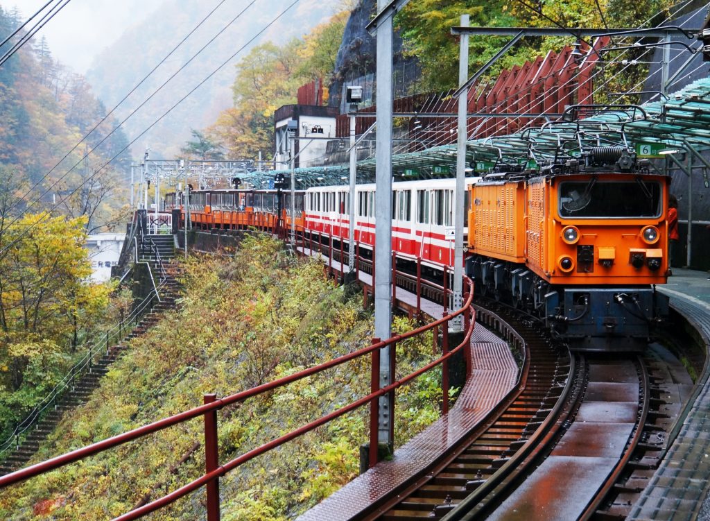 kurobe-gorge-railway