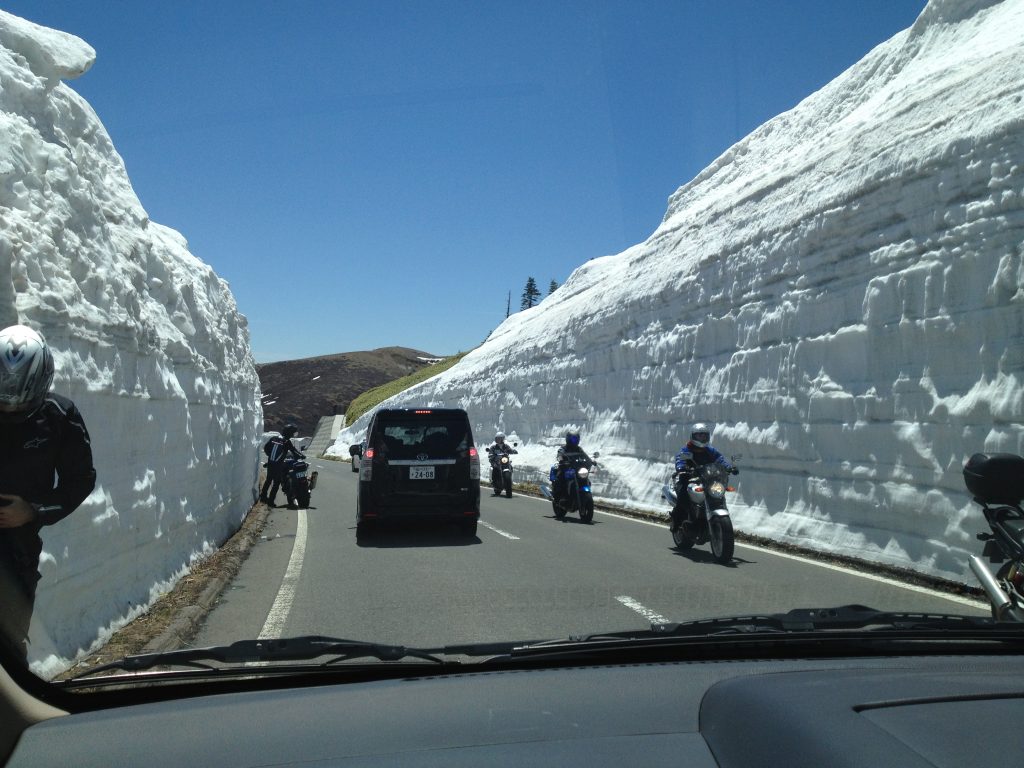 Shiga-Kusatsu-Kogen-Route-snow-walls