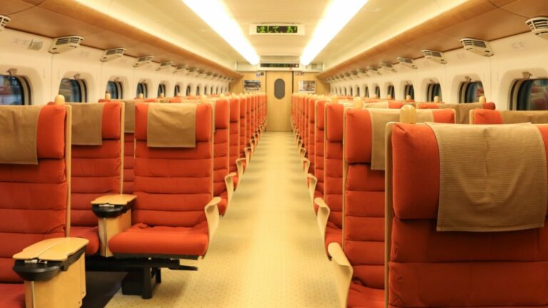 Kyushu Shinkansen (Hakata-Kumamoto-Kagoshima-chuo) - SNOW MONKEY RESORTS