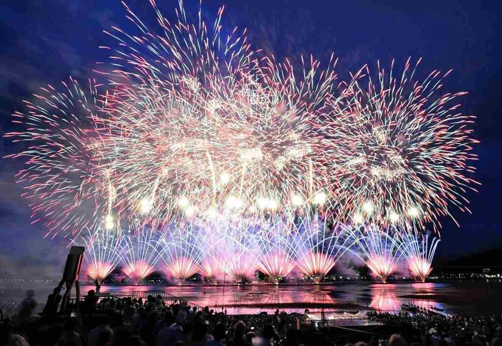 lake-suwa-fireworks-festival