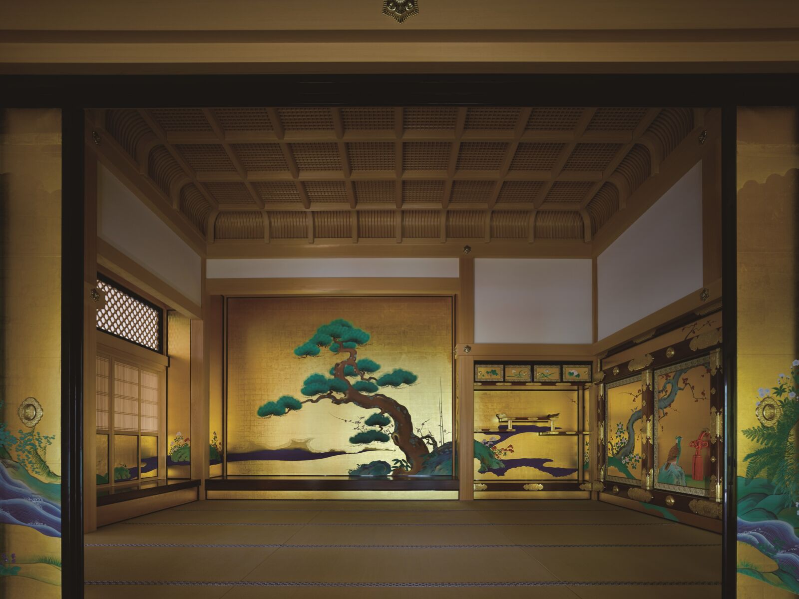 A gilded room inside Honmaru Palace