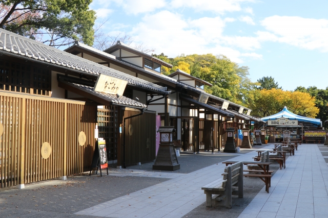 Kinshachi Yokacho is near the entrance to Nagoya Castle