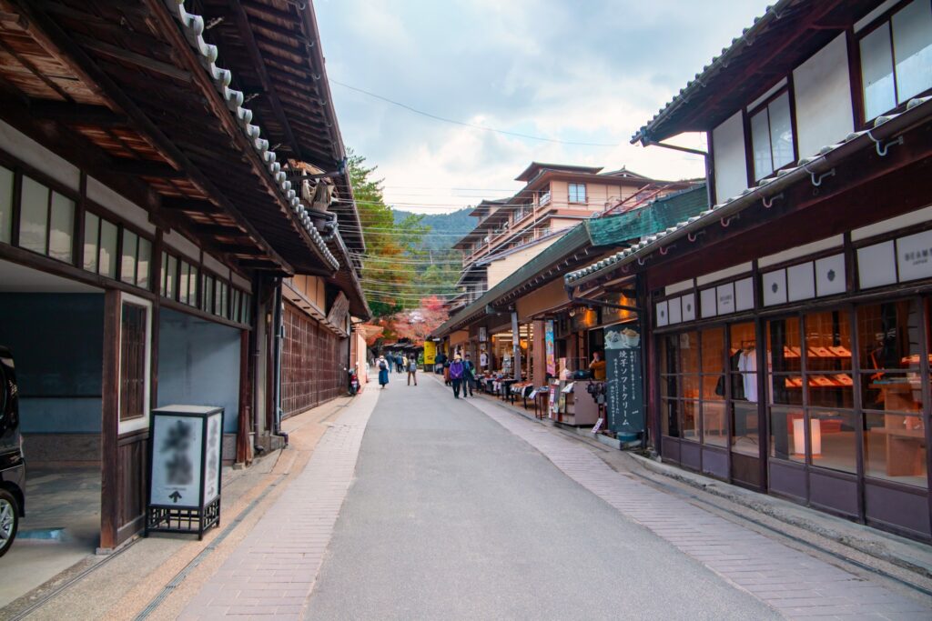 MIYAJIMA - SHOPS