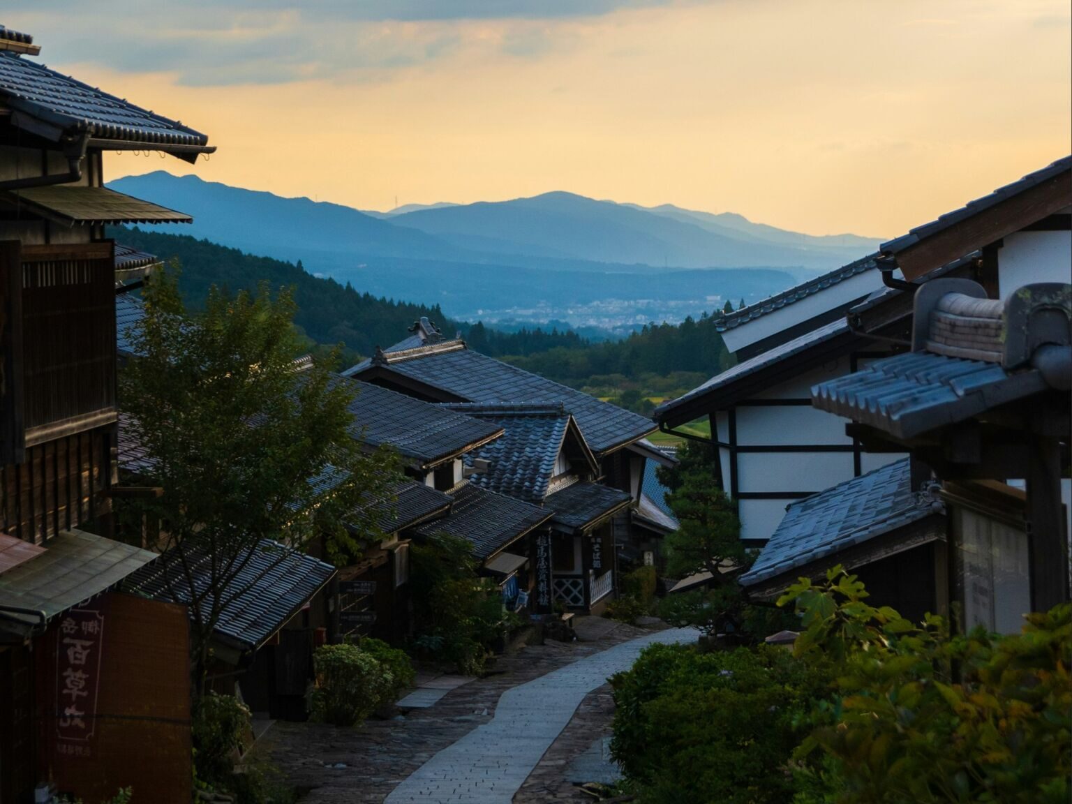 Nagoya-Magome-sergio-kian-unsplash