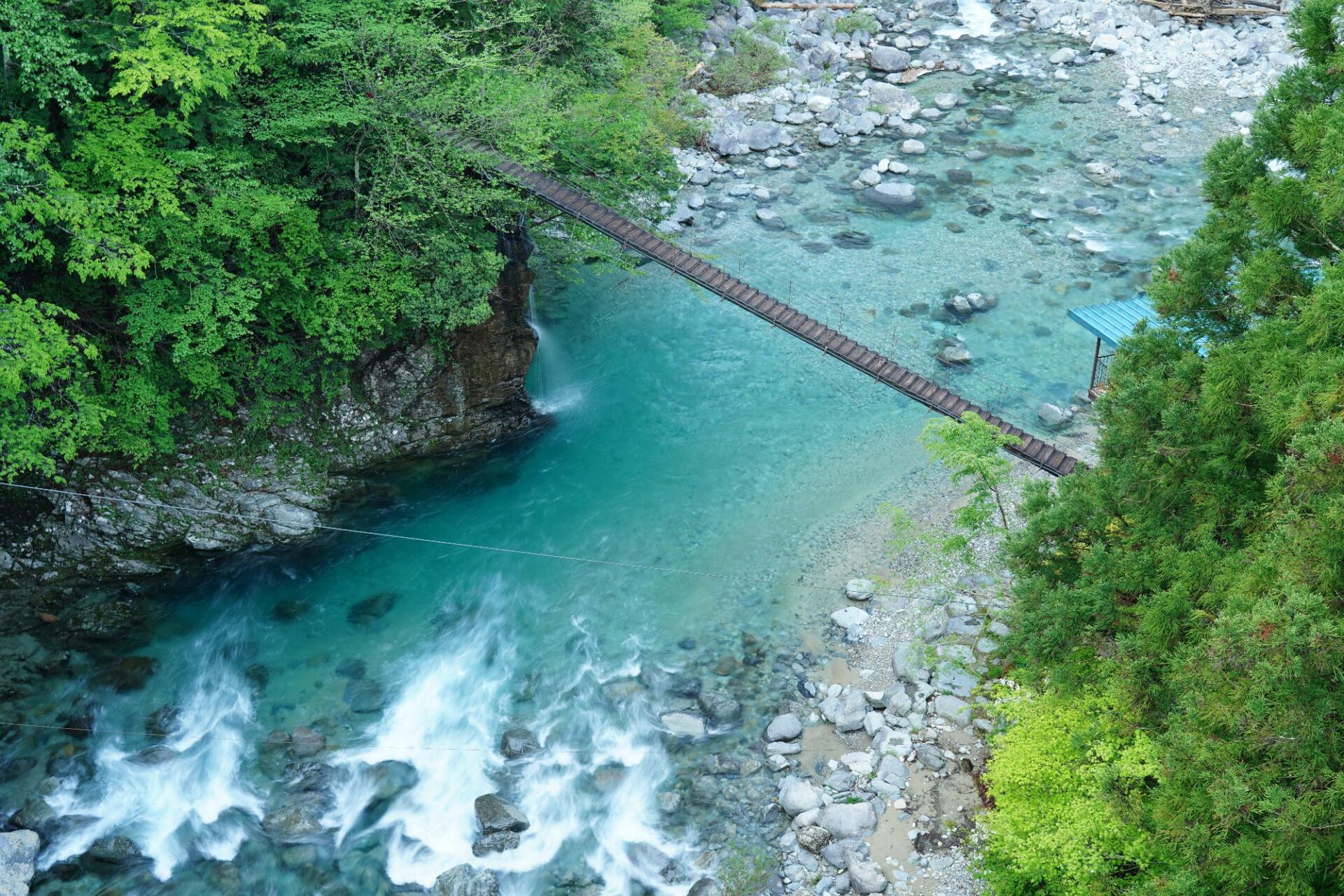 You can see this bridge in Tsukechi gorge