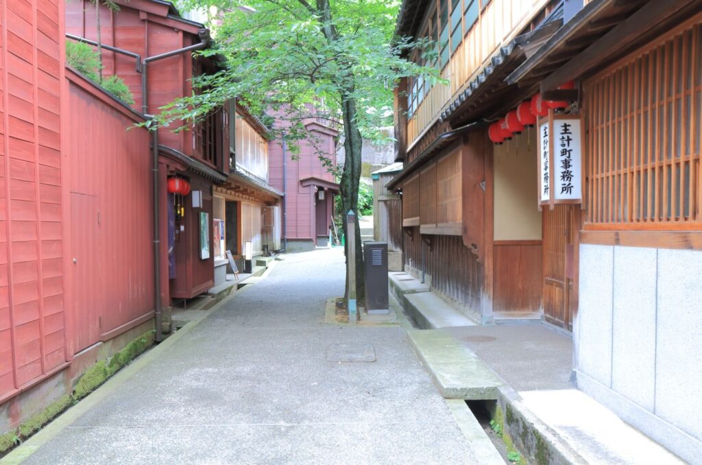 Kanazawa-kazuemachi