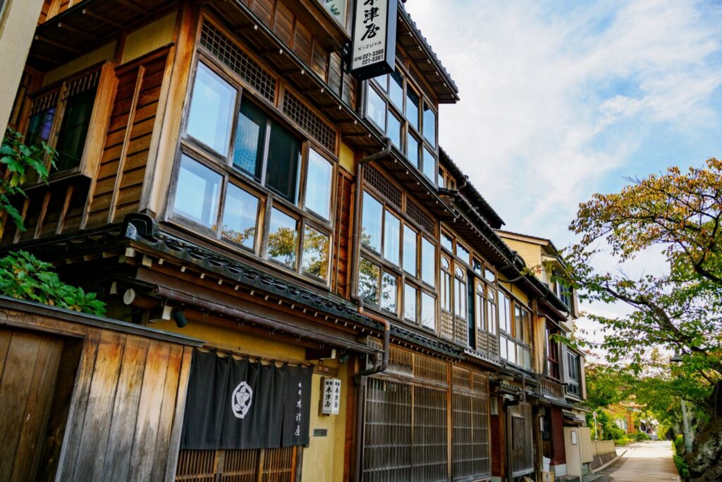 Kanazawa-kazuemachi