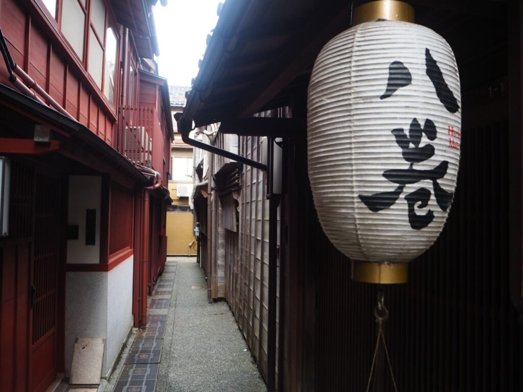 Kanazawa-kazuemachi