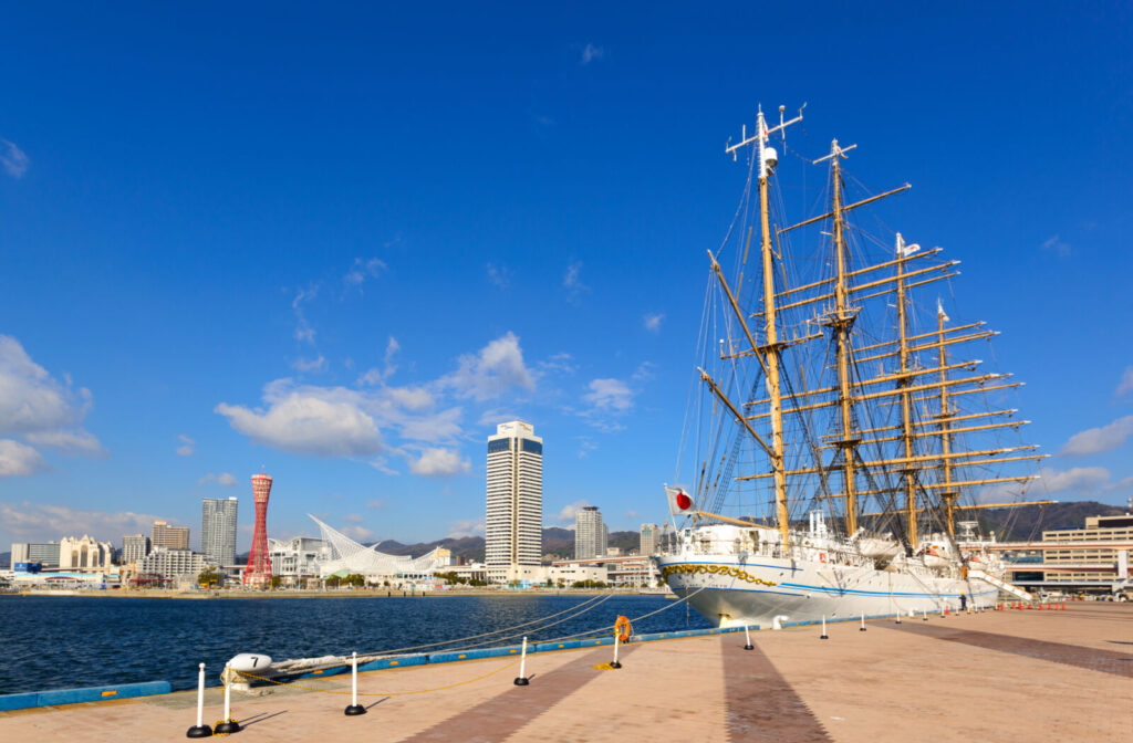 Kobe-harbour-boat