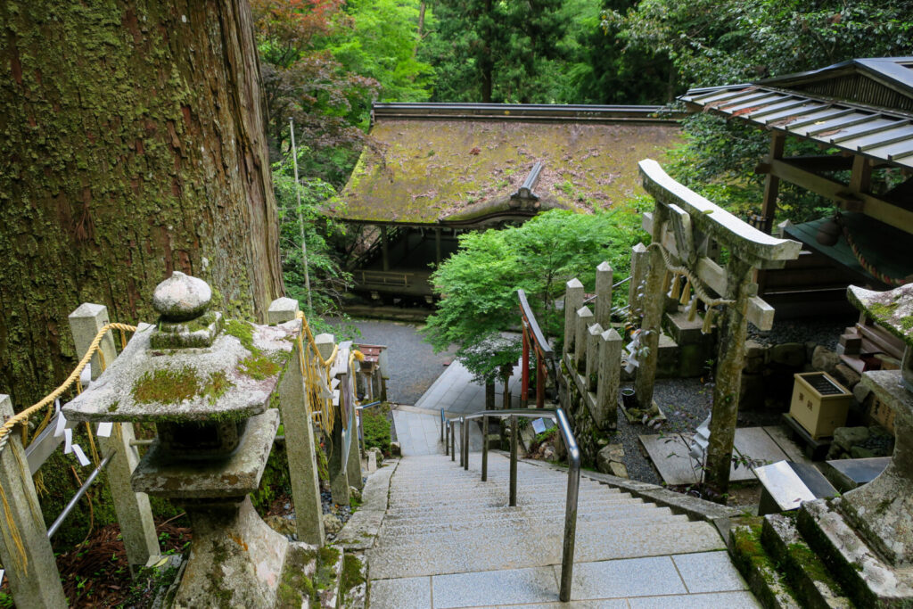 Yuki-jinja-kyoto-kurama-hike